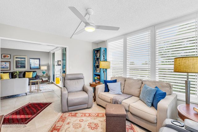 3970 Oaks Clubhouse Drive 401, Pompano Beach, FL 33069