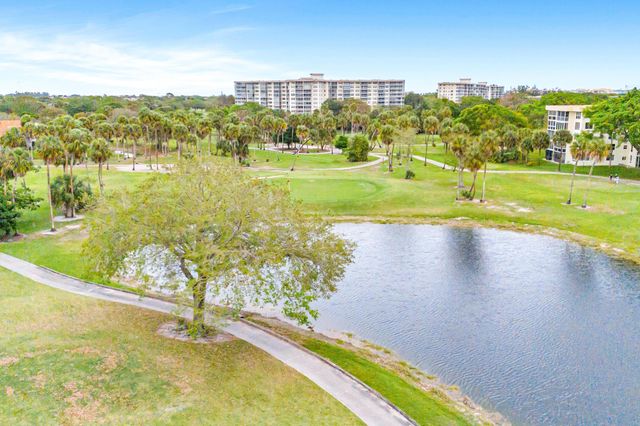 3970 Oaks Clubhouse Drive 401, Pompano Beach, FL 33069