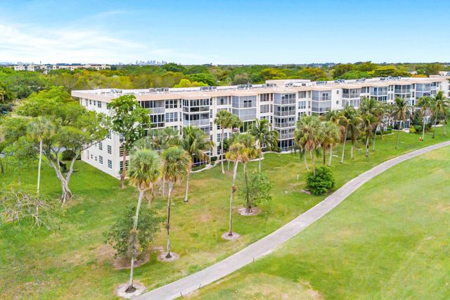 3970 Oaks Clubhouse Drive 401, Pompano Beach, FL 33069