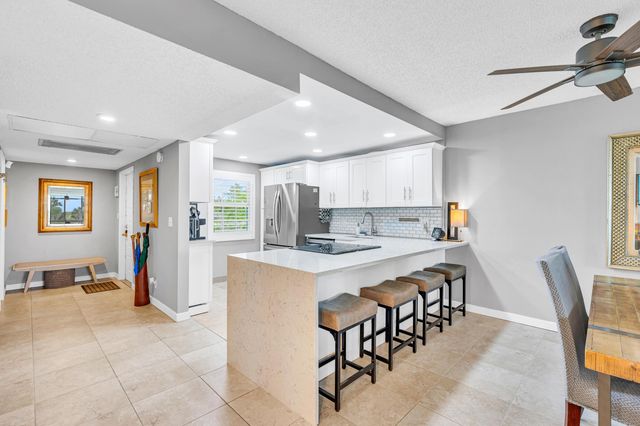 3970 Oaks Clubhouse Drive 401, Pompano Beach, FL 33069