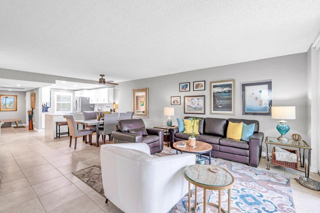 3970 Oaks Clubhouse Drive 401, Pompano Beach, FL 33069