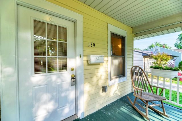 139 N Washington Street, Westmont, IL 60559