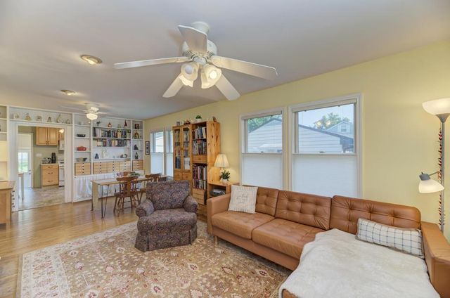 139 N Washington Street, Westmont, IL 60559
