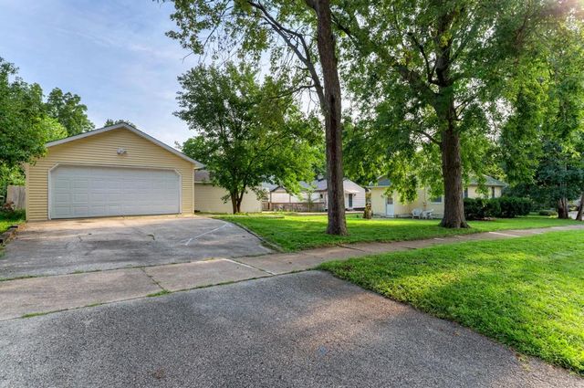 139 N Washington Street, Westmont, IL 60559