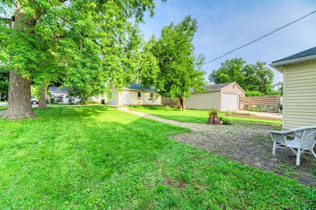 139 N Washington Street, Westmont, IL 60559