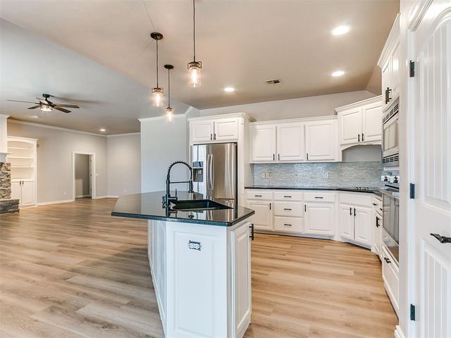 805 S Bouziden Drive, Moore, OK 73160