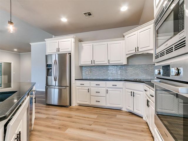 805 S Bouziden Drive, Moore, OK 73160