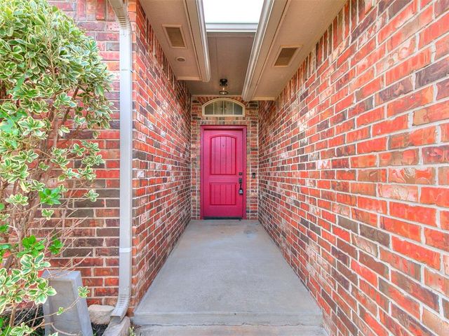 805 S Bouziden Drive, Moore, OK 73160