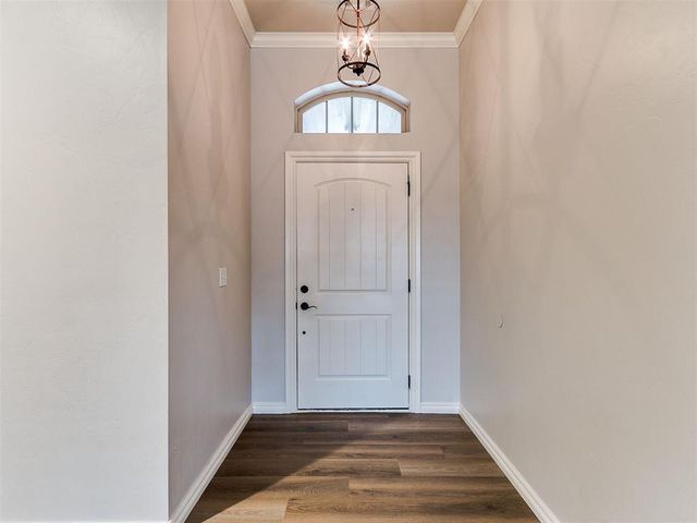 805 S Bouziden Drive, Moore, OK 73160
