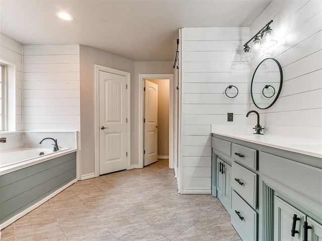 805 S Bouziden Drive, Moore, OK 73160