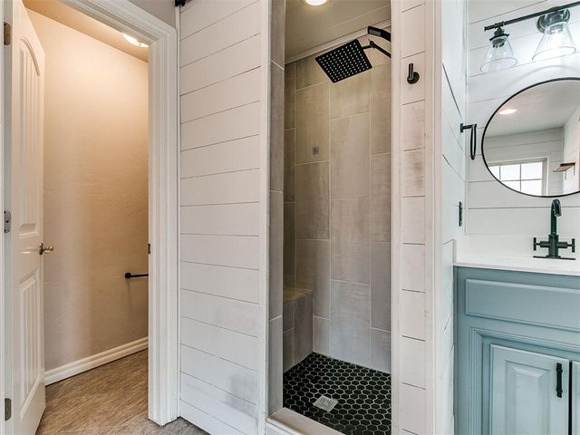 805 S Bouziden Drive, Moore, OK 73160