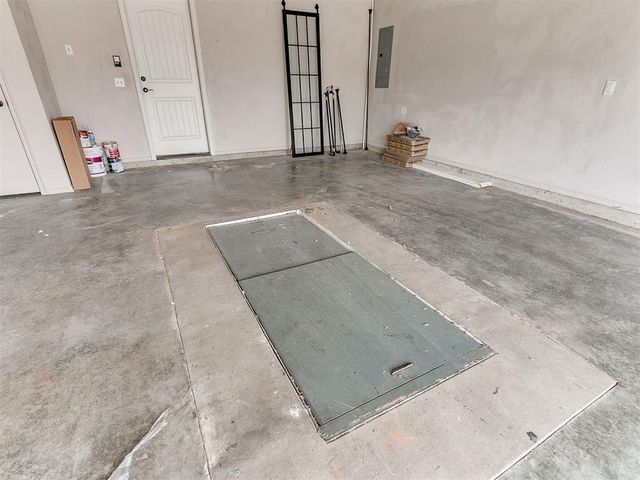 805 S Bouziden Drive, Moore, OK 73160
