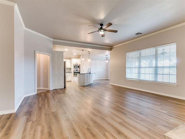 805 S Bouziden Drive, Moore, OK 73160