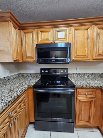 1543 Lake Crystal Drive H, West Palm Beach, FL 33411