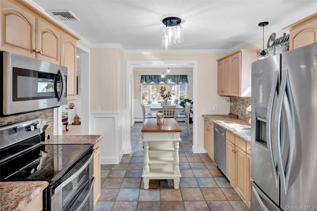 96 Brooksite Drive, Smithtown, NY 11787