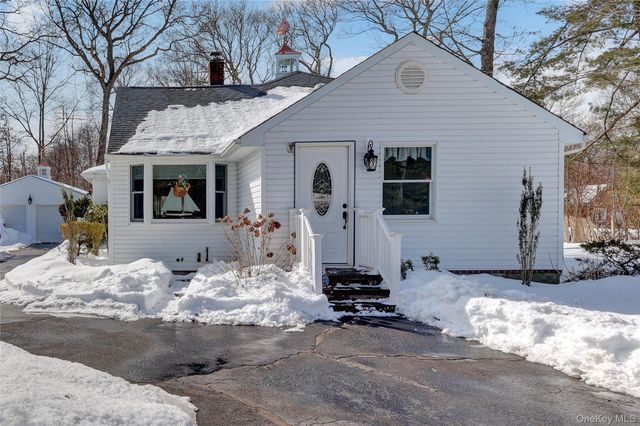 96 Brooksite Drive, Smithtown, NY 11787