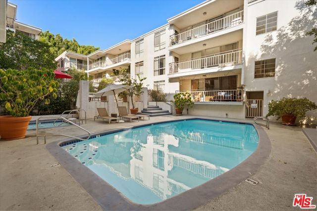 7270 Hillside Avenue 208, Los Angeles, CA 90046