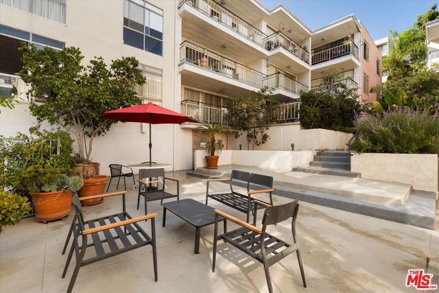 7270 Hillside Avenue 208, Los Angeles, CA 90046
