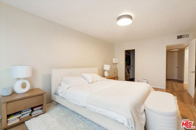 7270 Hillside Avenue 208, Los Angeles, CA 90046