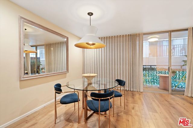 7270 Hillside Avenue 208, Los Angeles, CA 90046