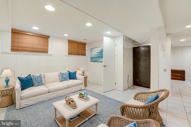 439 PEABODY ST NW, Washington, DC 20011