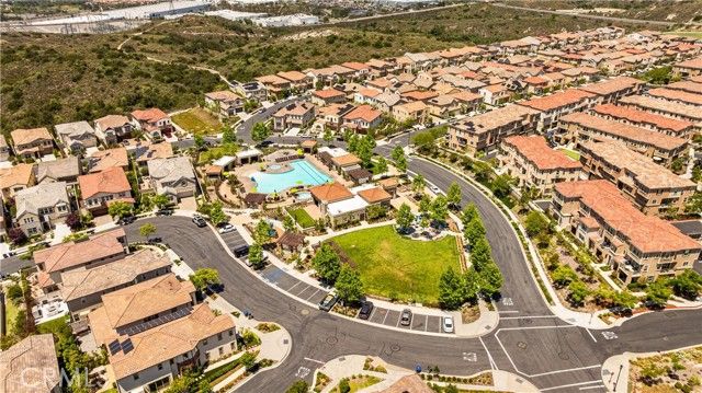 207 Winterbrook, Lake Forest (el Toro), CA 92610