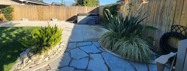 14370 E Prospect Pl, Lockeford, CA 95237