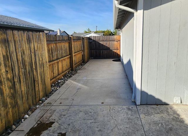 14370 E Prospect Pl, Lockeford, CA 95237