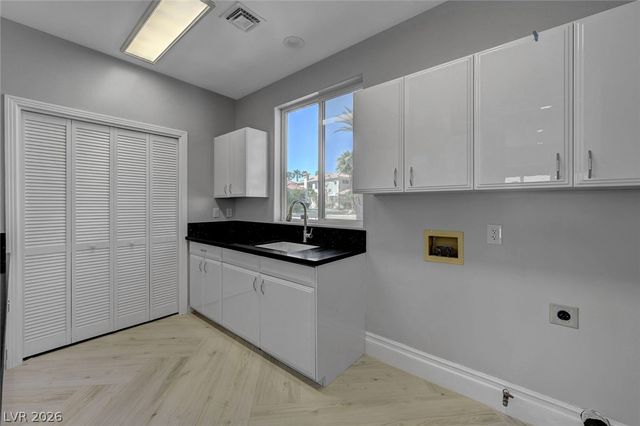 8100 Tiara Cove Circle, Las Vegas, NV 89128