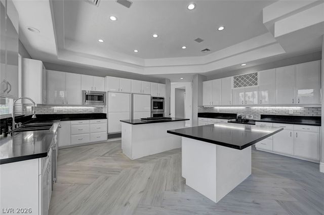 8100 Tiara Cove Circle, Las Vegas, NV 89128