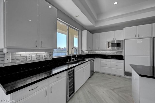8100 Tiara Cove Circle, Las Vegas, NV 89128
