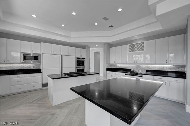 8100 Tiara Cove Circle, Las Vegas, NV 89128