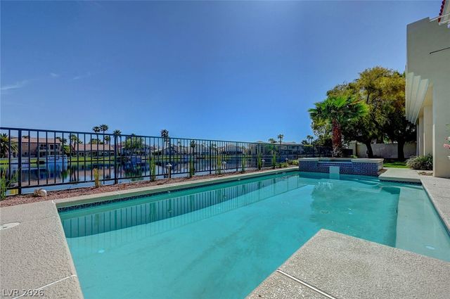 8100 Tiara Cove Circle, Las Vegas, NV 89128