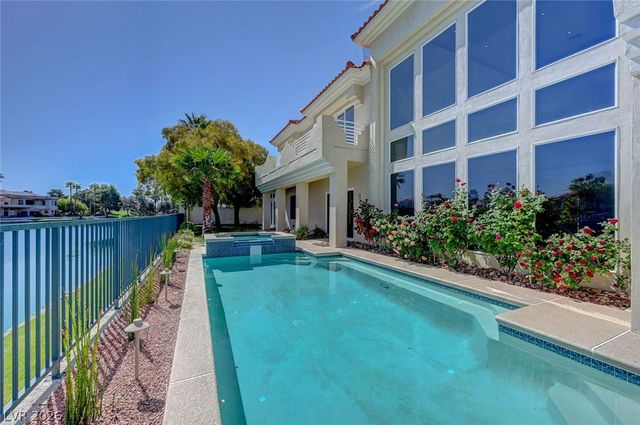 8100 Tiara Cove Circle, Las Vegas, NV 89128