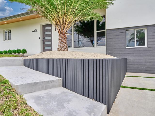2426 Key Largo Lane, Fort Lauderdale, FL 33312