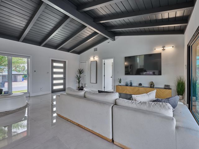 2426 Key Largo Lane, Fort Lauderdale, FL 33312