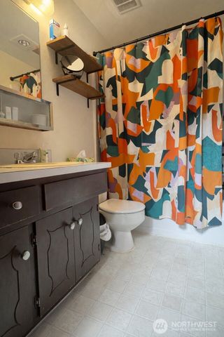 8803 23rd Avenue NE, Seattle, WA 98115