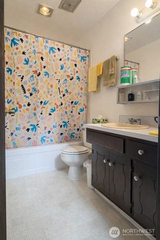 8803 23rd Avenue NE, Seattle, WA 98115