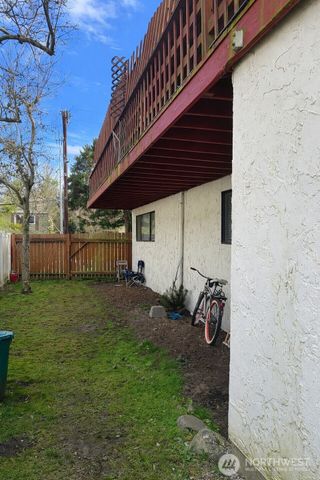 8803 23rd Avenue NE, Seattle, WA 98115