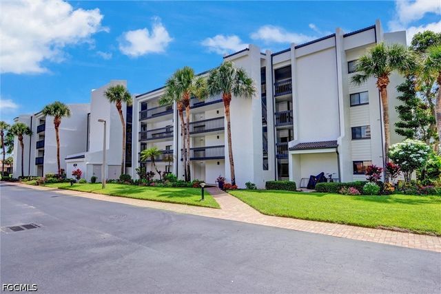 4574 Trawler CT 202, Fort Myers, FL 33919