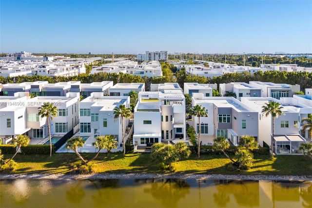 10561 NW 67th Terrace, Doral, FL 33178