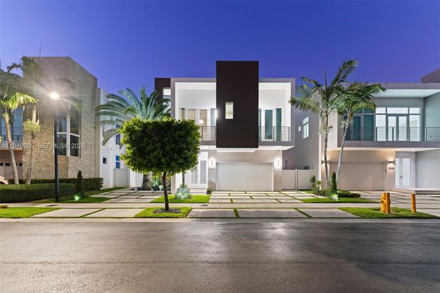 10561 NW 67th Terrace, Doral, FL 33178