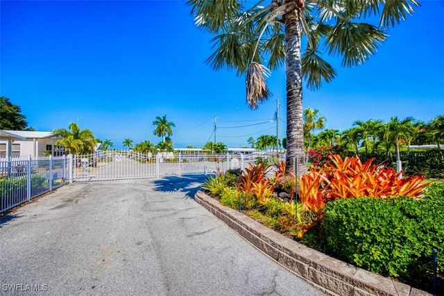 114 Moorhead MNR 114, Naples, FL 34112