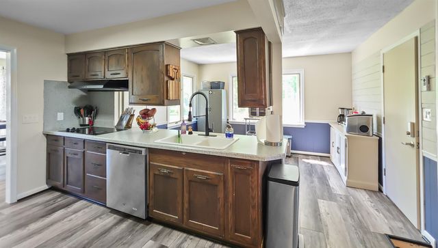 6089 N Seymour Road, Flushing, MI 48433