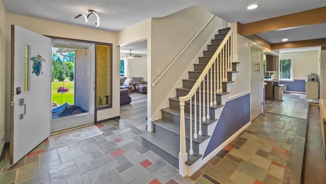 6089 N Seymour Road, Flushing, MI 48433