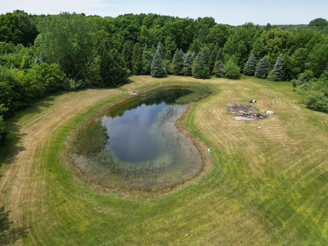 6089 N Seymour Road, Flushing, MI 48433