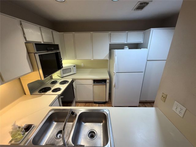 2829 Timmons Lane 172, Houston, TX 77027