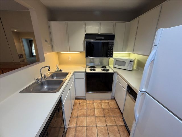 2829 Timmons Lane 172, Houston, TX 77027