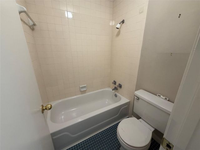 2829 Timmons Lane 172, Houston, TX 77027