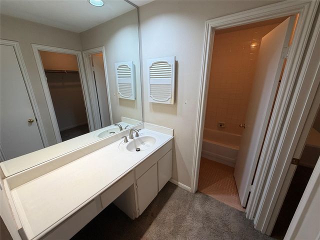 2829 Timmons Lane 172, Houston, TX 77027